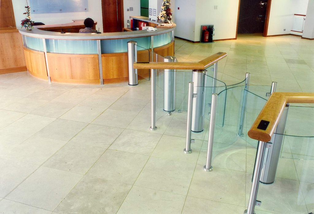 Монтаж системы контроля доступа