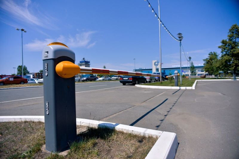 Установка автоматических шлагбаумов