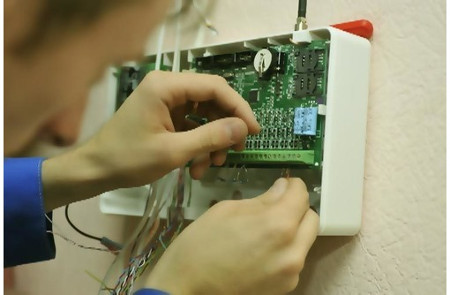 монтаж контроля доступа в помещении